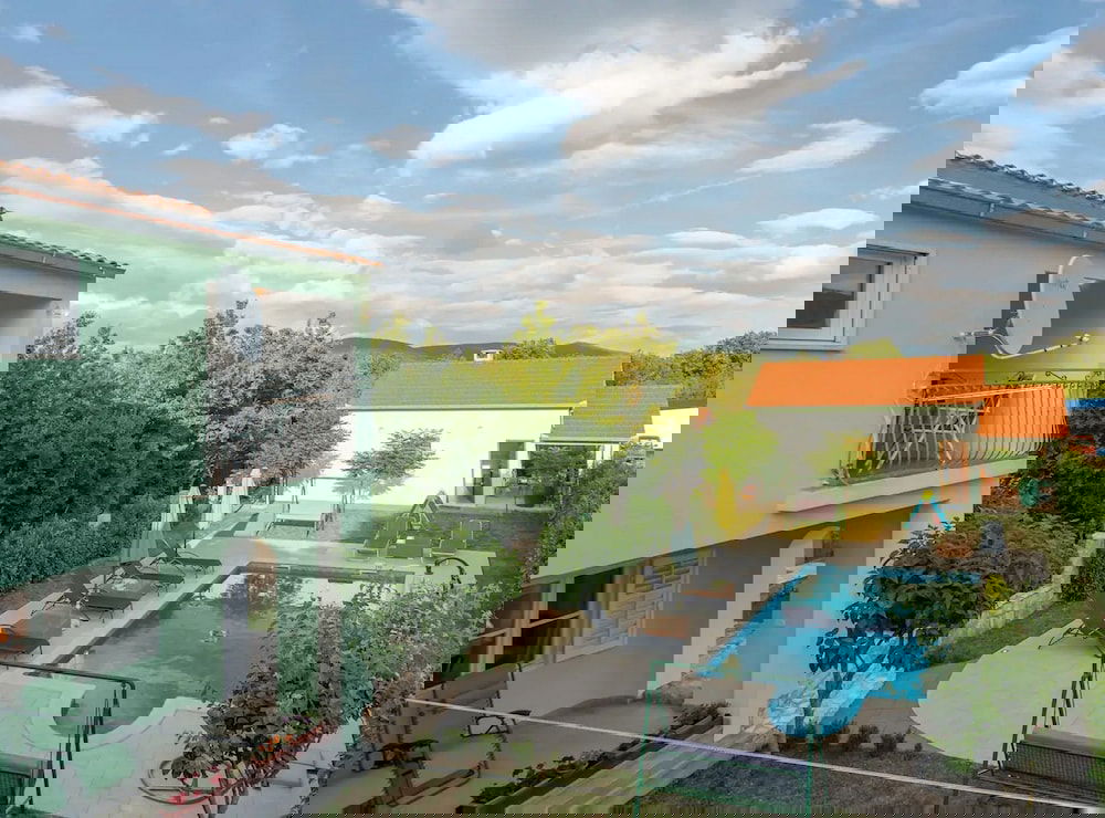 Sunny Escape Holiday Home Dicmo With Pool and Gym