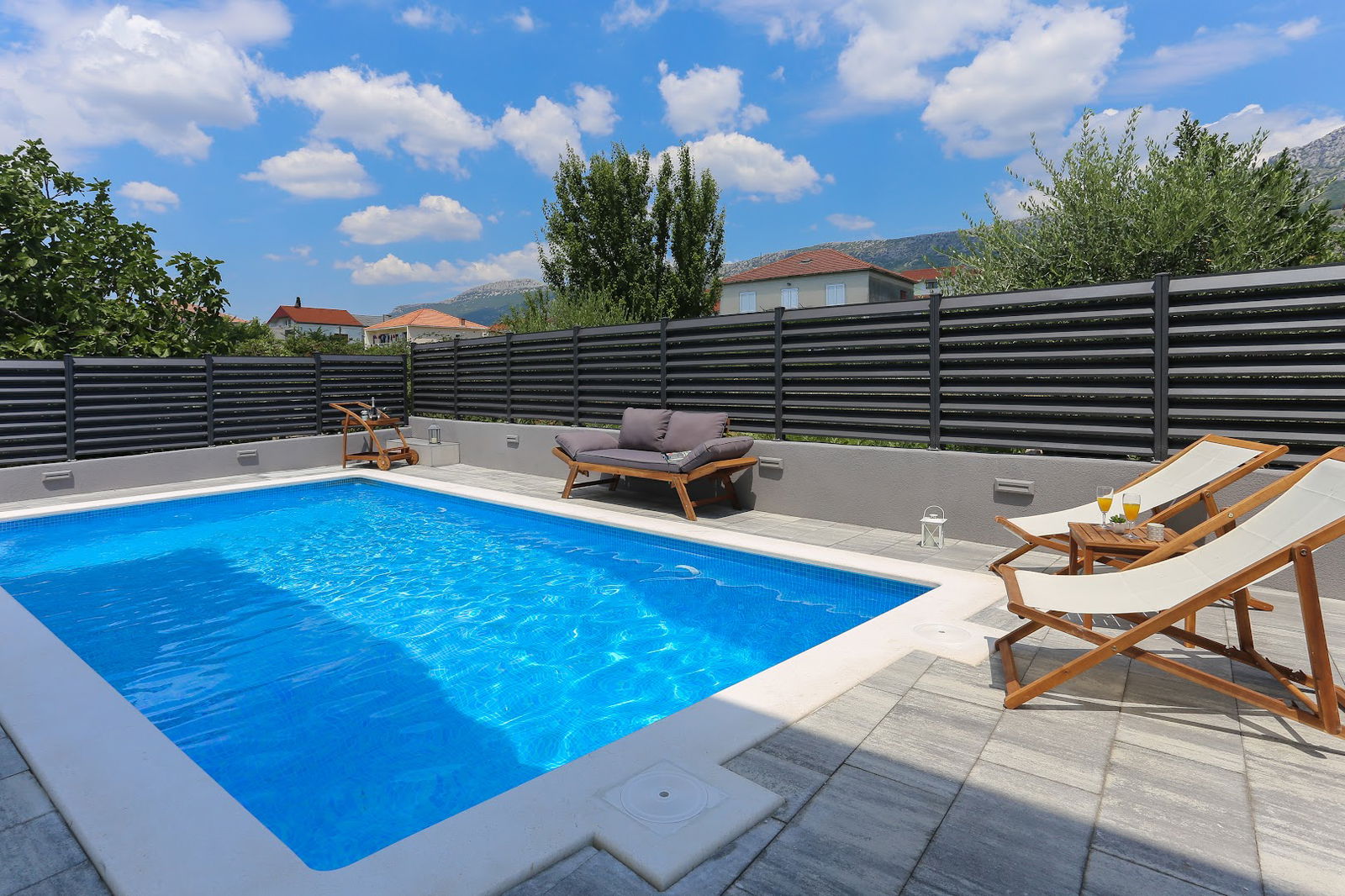 LUXURY VILLA APARTMENTS Mo&Ro