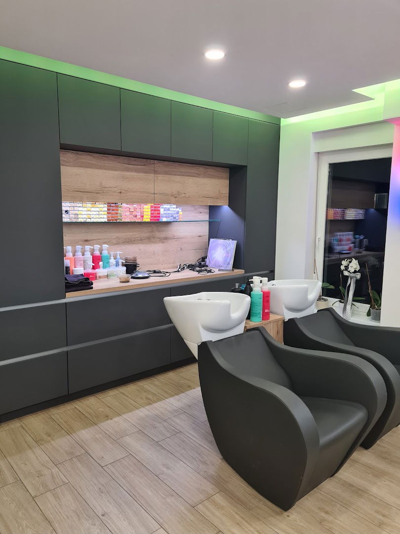 TOPHAIR FRIZERSKI SALON