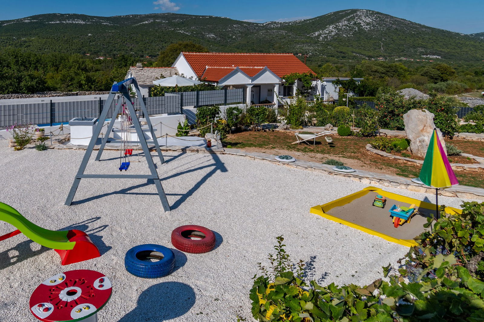 Holiday House Camellia