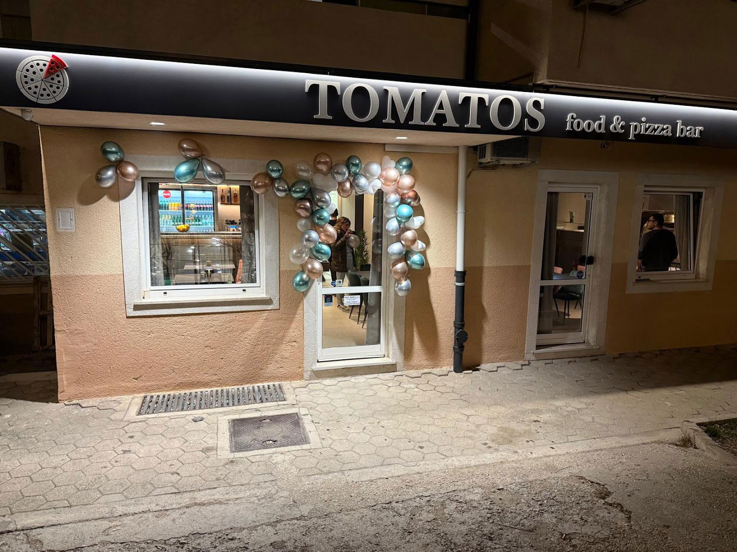 TOMATOS