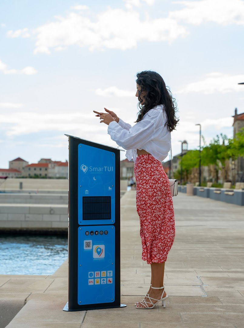 UBS oprema Info pult