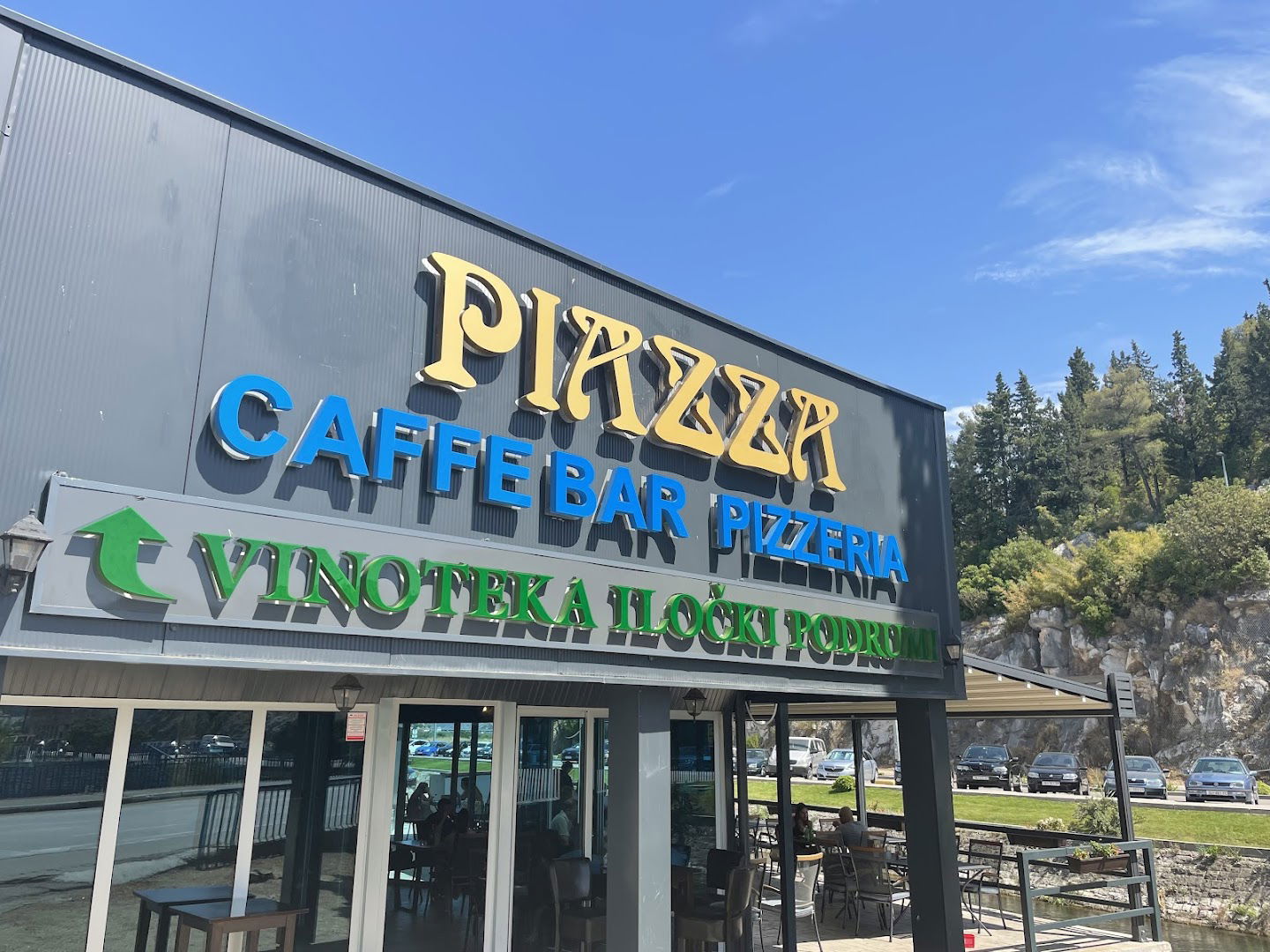 Grill & pizzeria Piazza