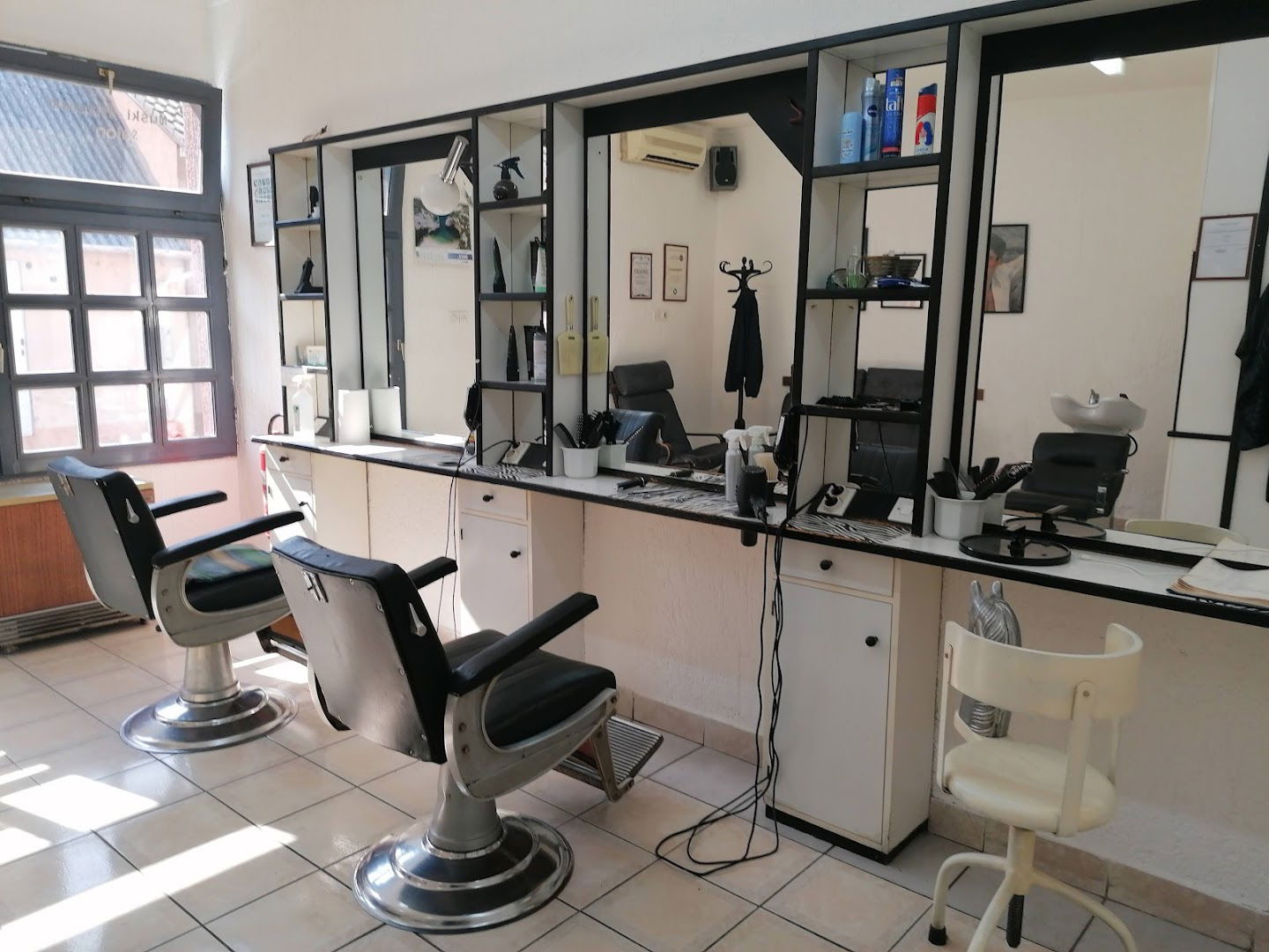 MUŠKI FRIZERSKI SALON, STJEPAN PONGRAČIĆ