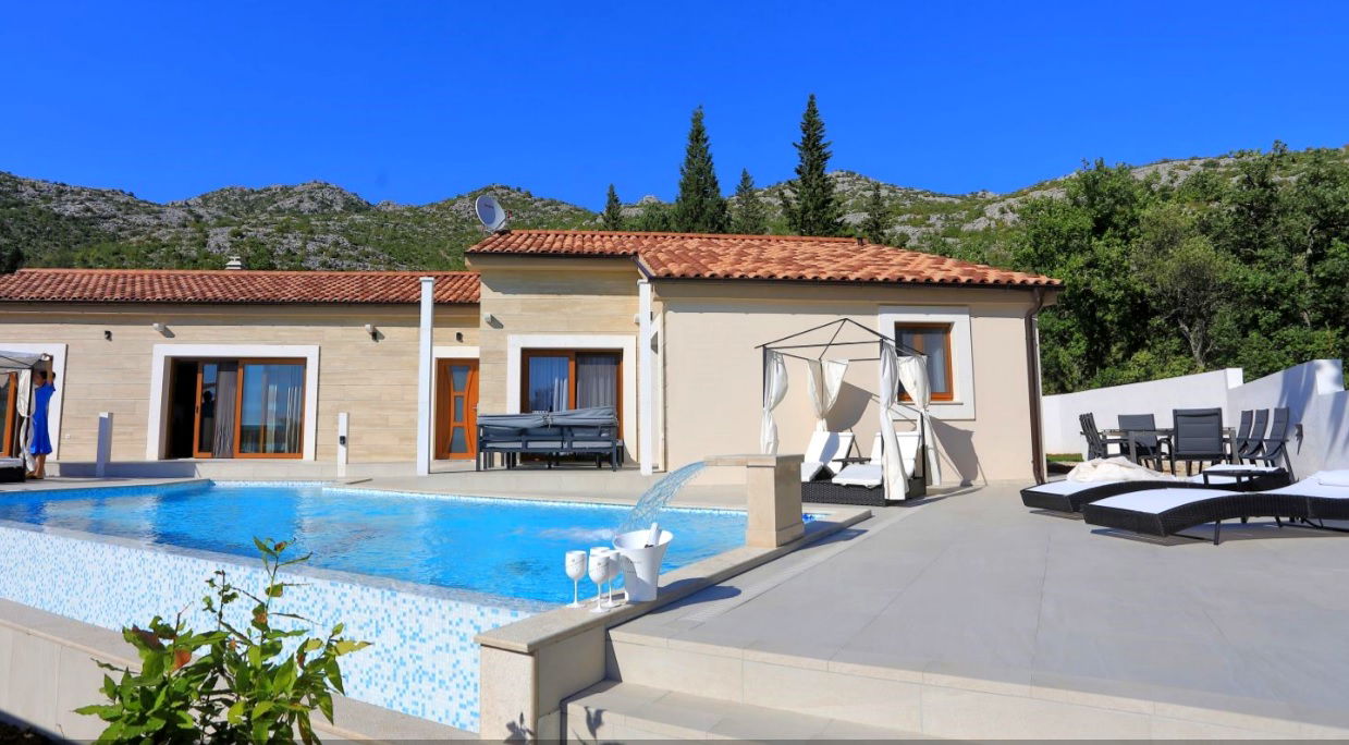 Luxury villa Fior Di Mare with heated pool