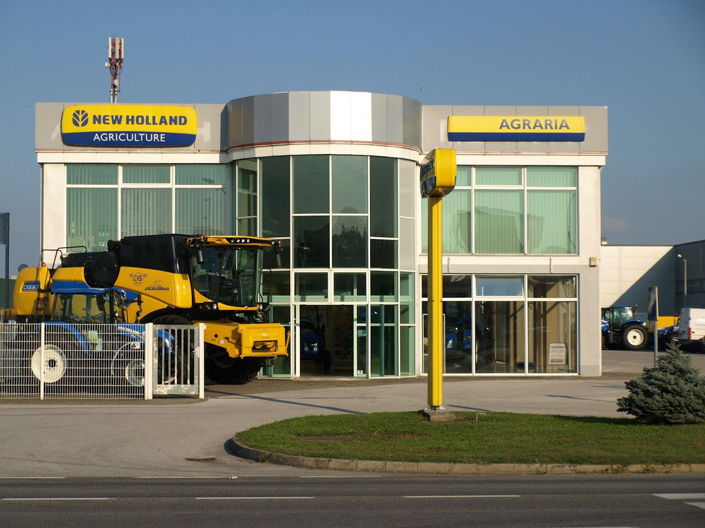 New Holland Trgovina