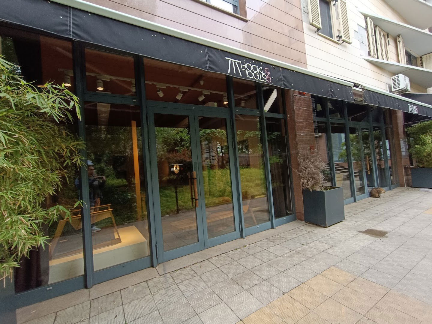 HOOKL und STOOL salon namestaja