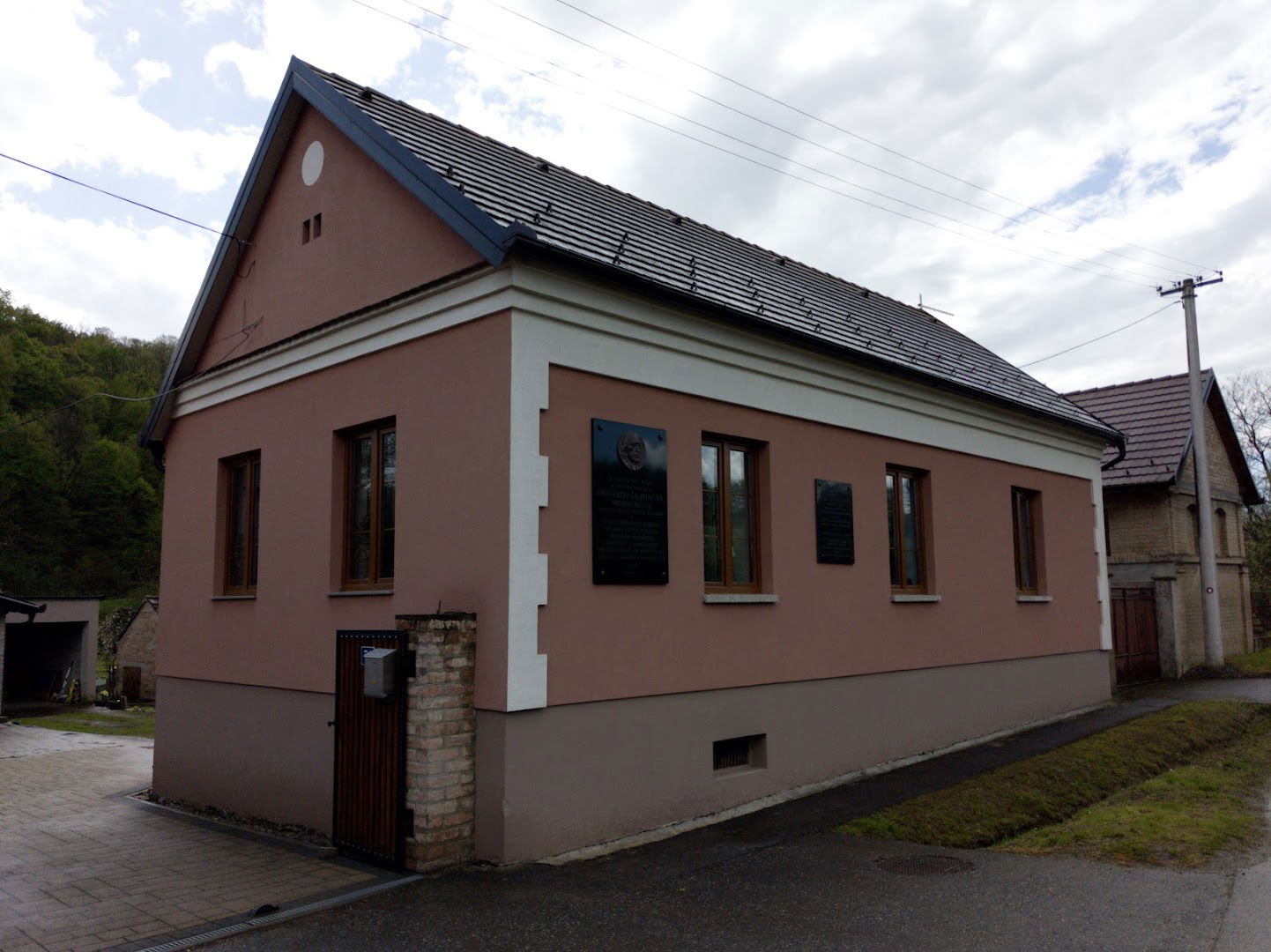 Rodna kuća Dragutina Tadijanovića