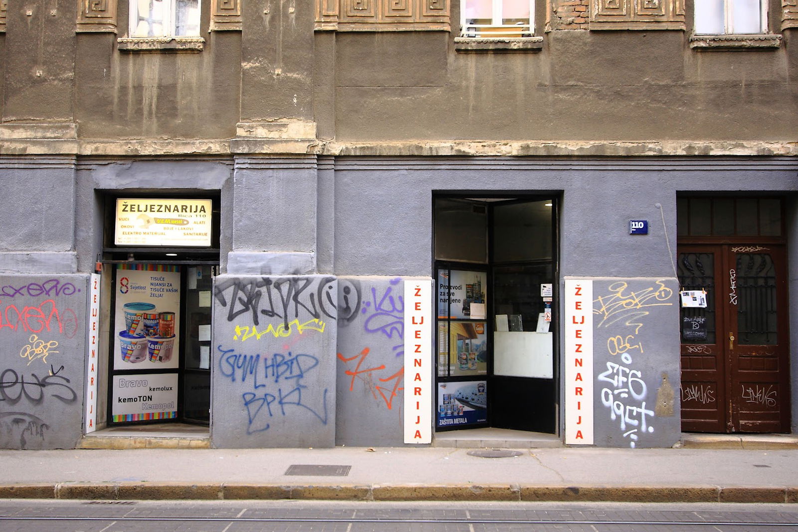 V&M METAL Hardware Store