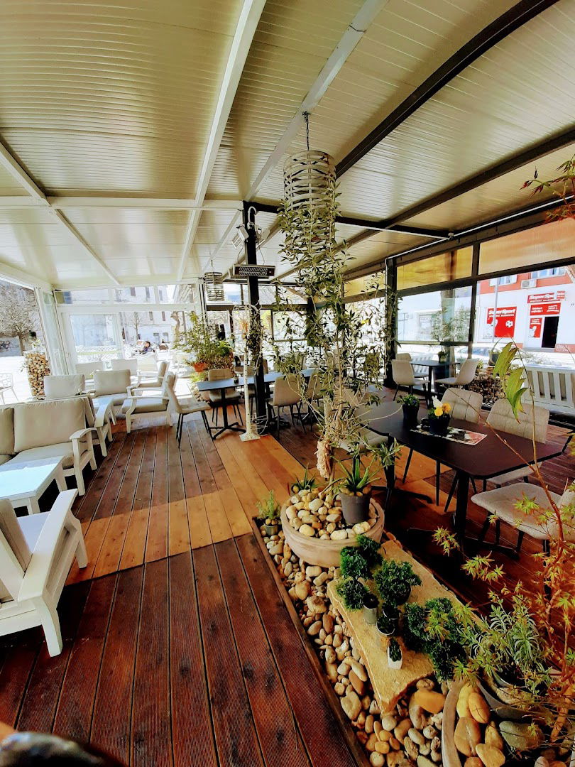 Le Roi- Caffe & Shisha Bar