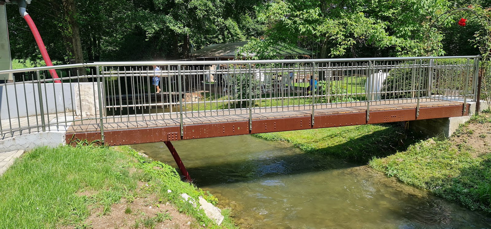 Najem & kamping, prodaja počitniških vozil, trgovina in storitve, d.o.o.