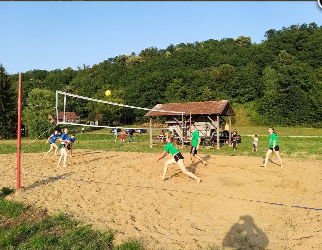 Omladinsko odbojkaško igralište