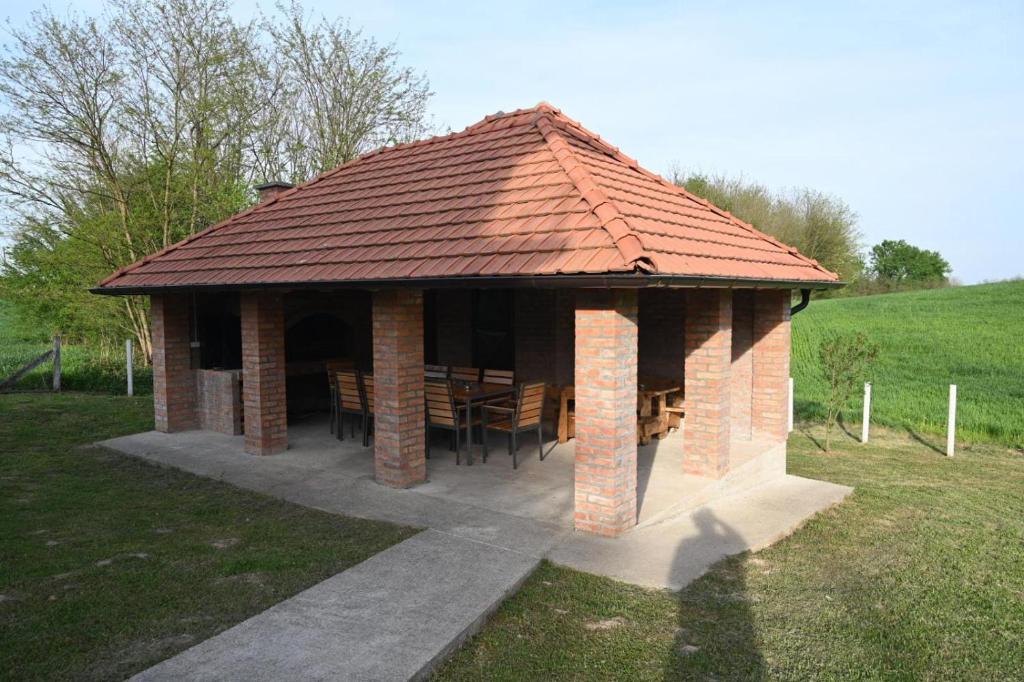 Seoska Idila Tešić