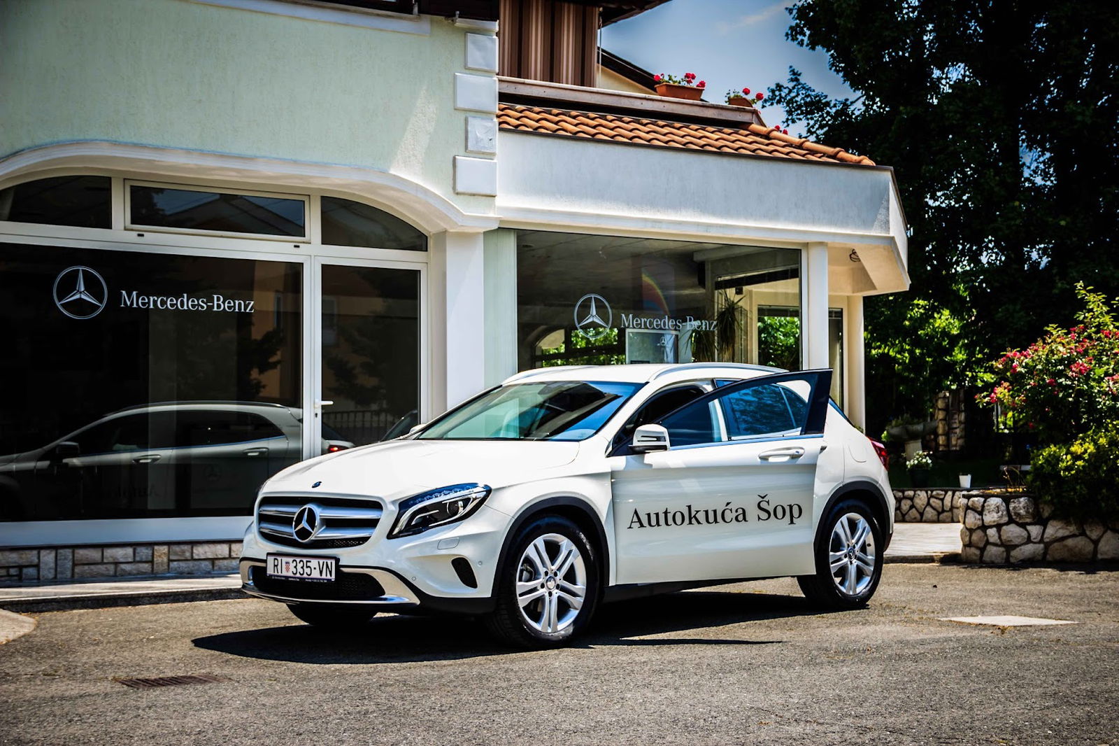 Mercedes-Benz Dealer
