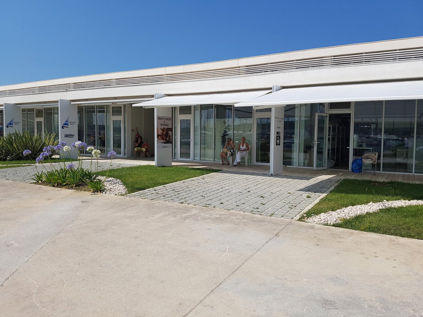 Beauty salon & Massage "Lotos"