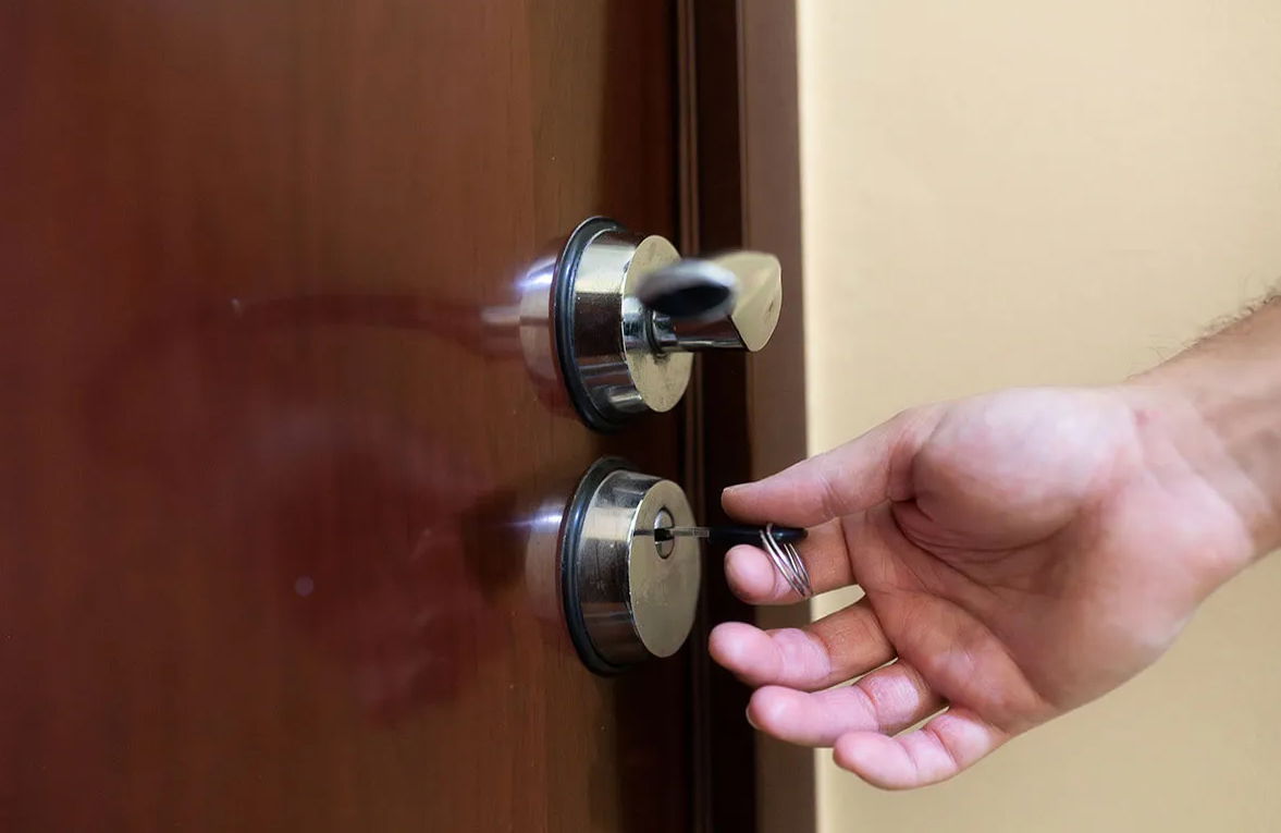 Dežurni Bravar Beograd - Spasojević