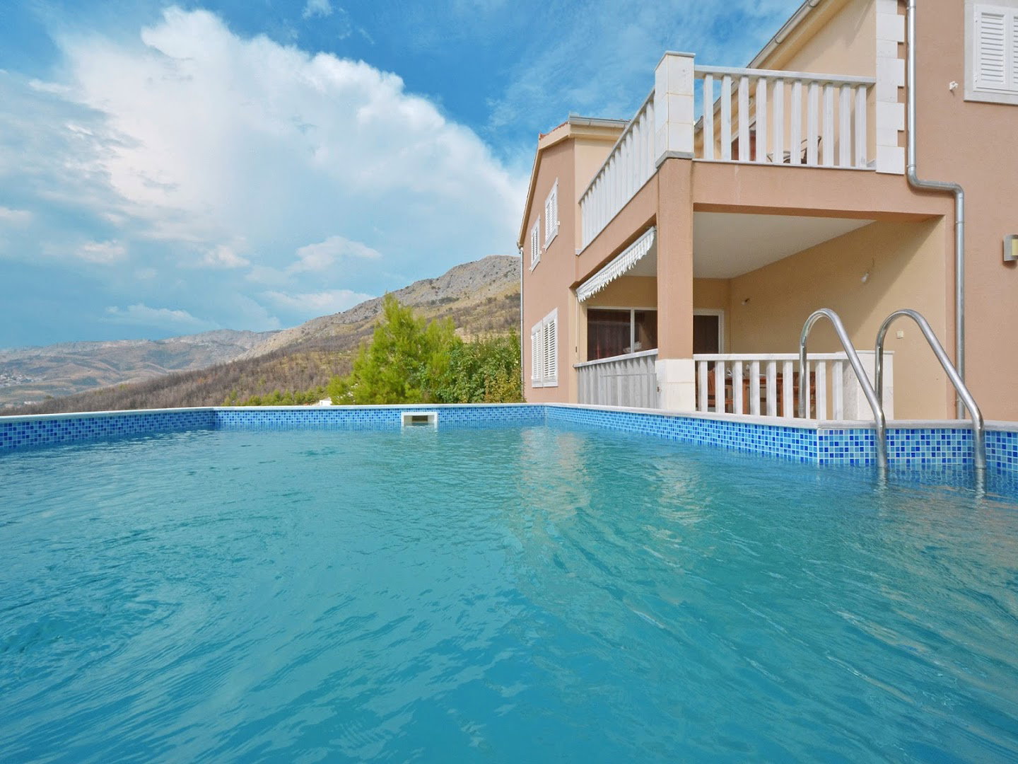 Holiday house with the private pool in Podstrana "Fragola"