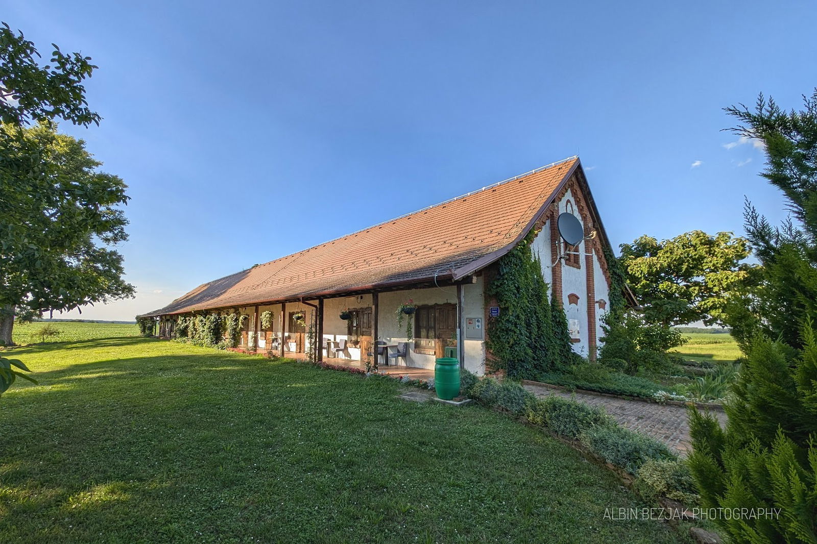 Hotel-ergela-farma Višnjica