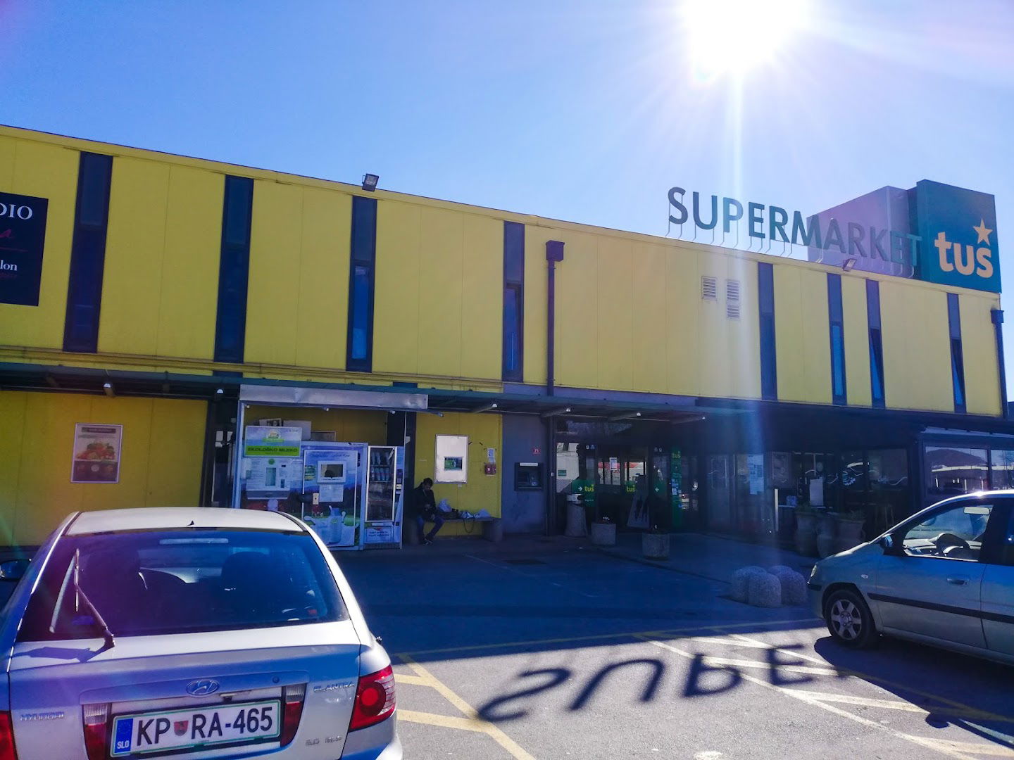 Tuš supermarket C&C Sežana