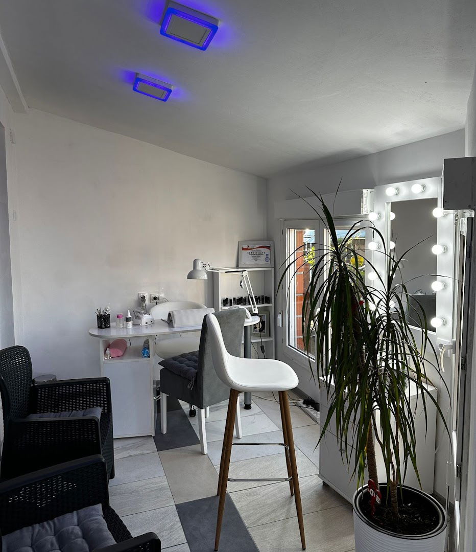 Emina Nails & Andrea Makeup studio