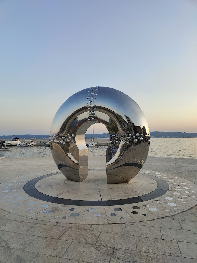 Circle of mirror Kaštel Stari