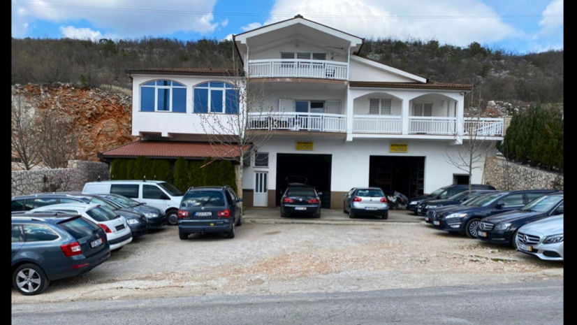 Autokuca Alpina Grude