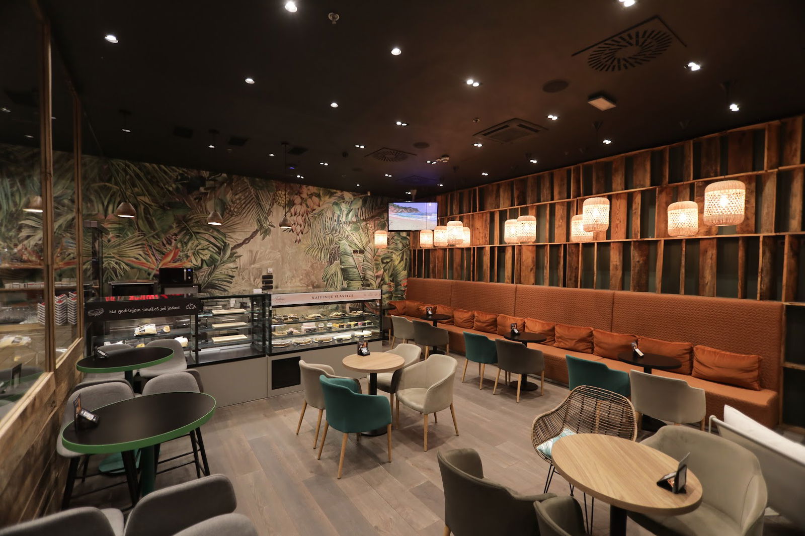 Leggiero City Center One East