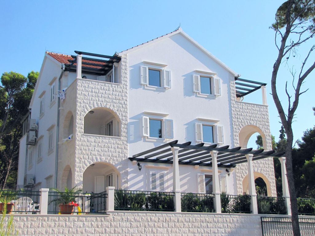Villa La Riva Seafront Apartments