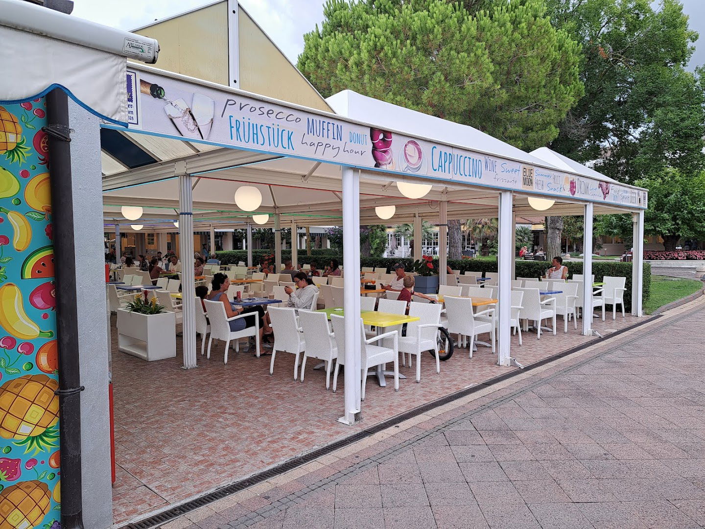 GELATERIA "BLUE MOON"