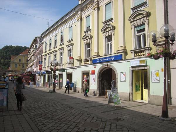 Mladinska knjiga - Mestna knjigarna, papirnica in Svet knjige Celje