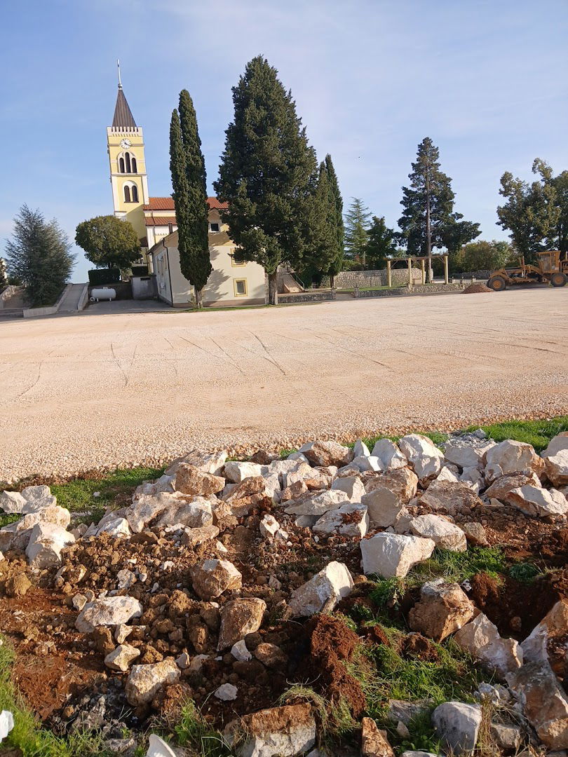 Zapadni crkveni parking