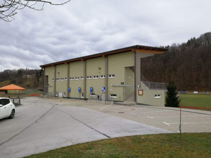 AC ELEVAT CHARGING STATION