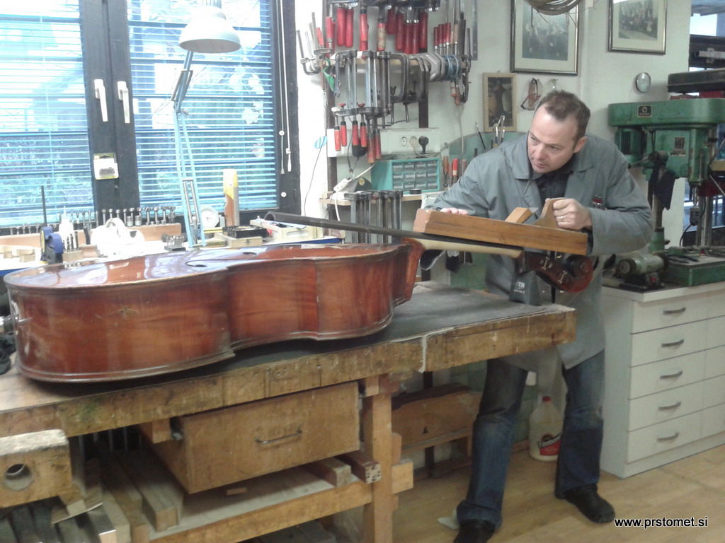 Musical instrument repair shop, Tomaz Sinko