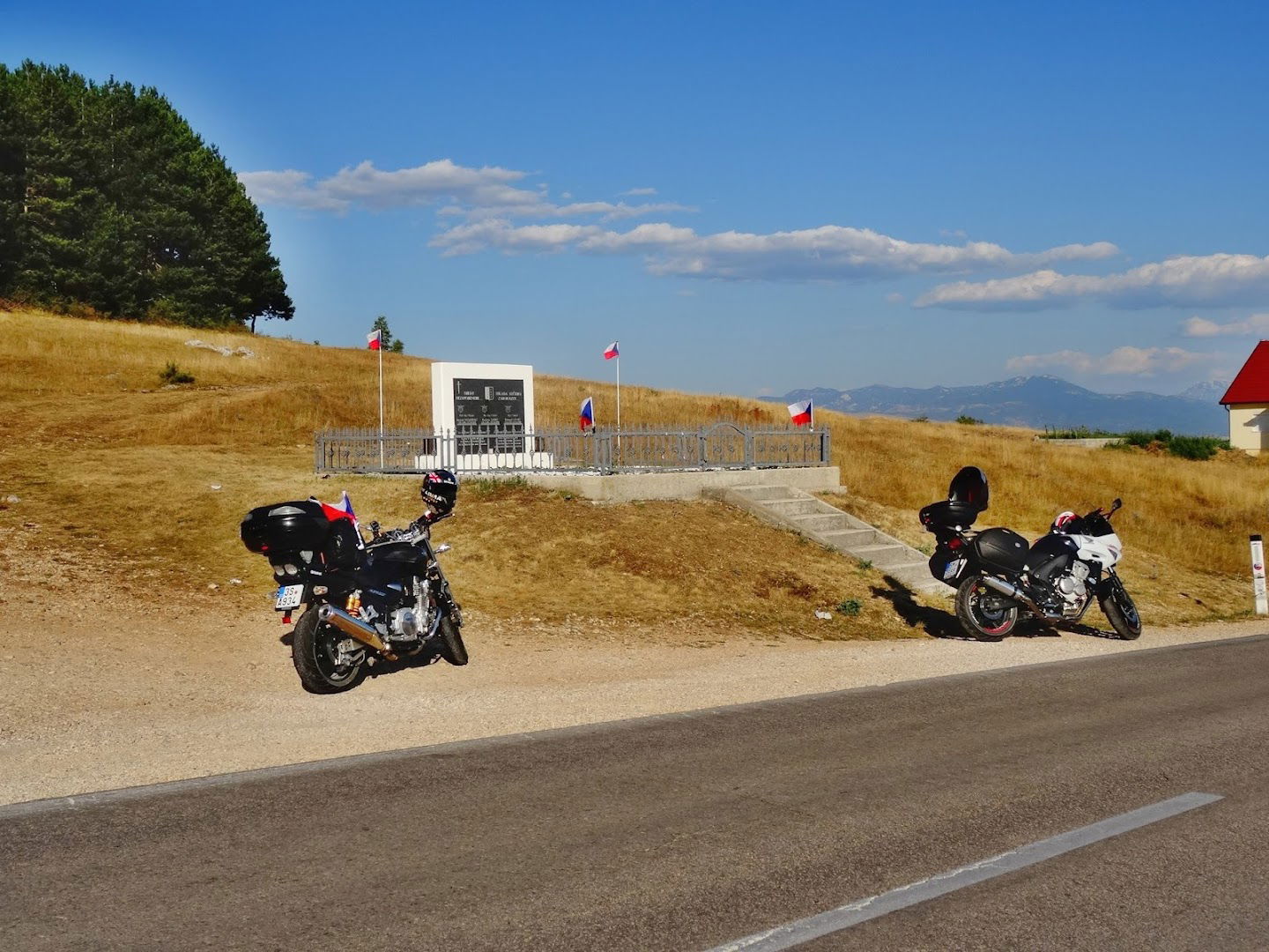 Spomen Poginulim Česima