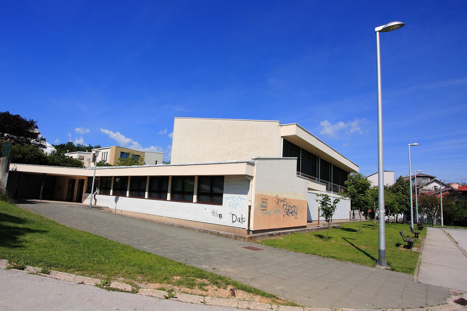 Osnovna škola Žuti brijeg