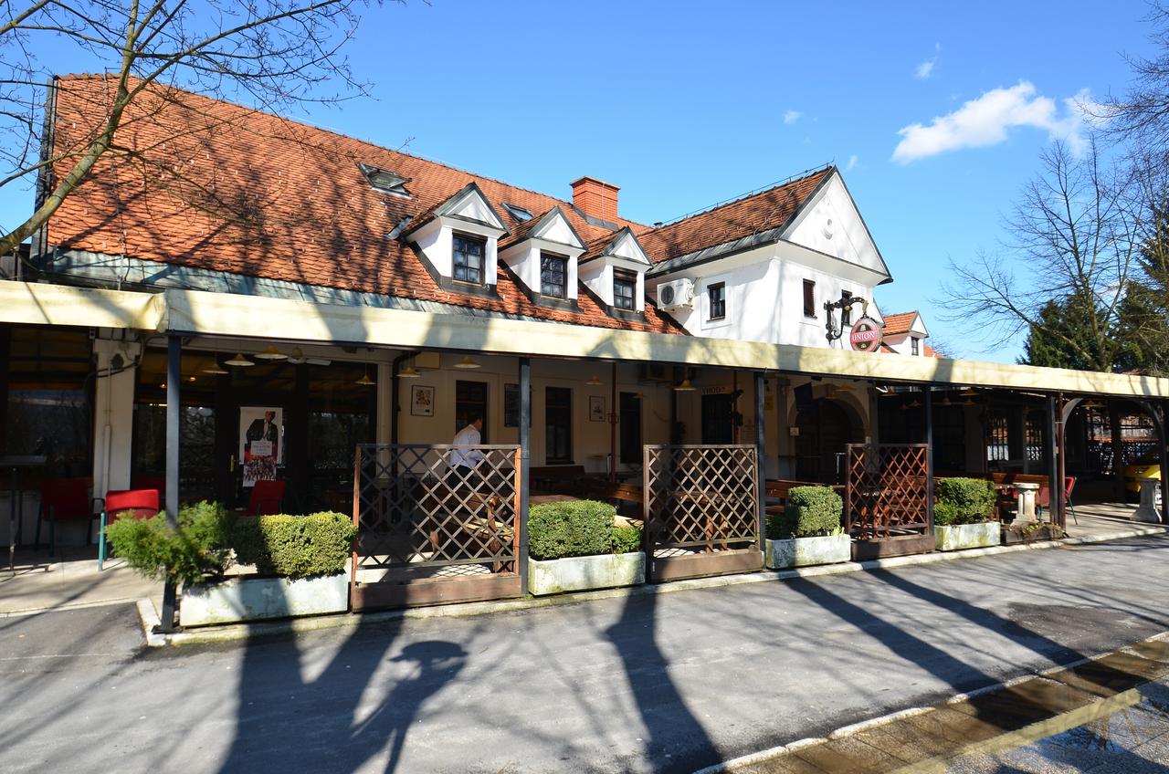 Restaurant and hotel Portal