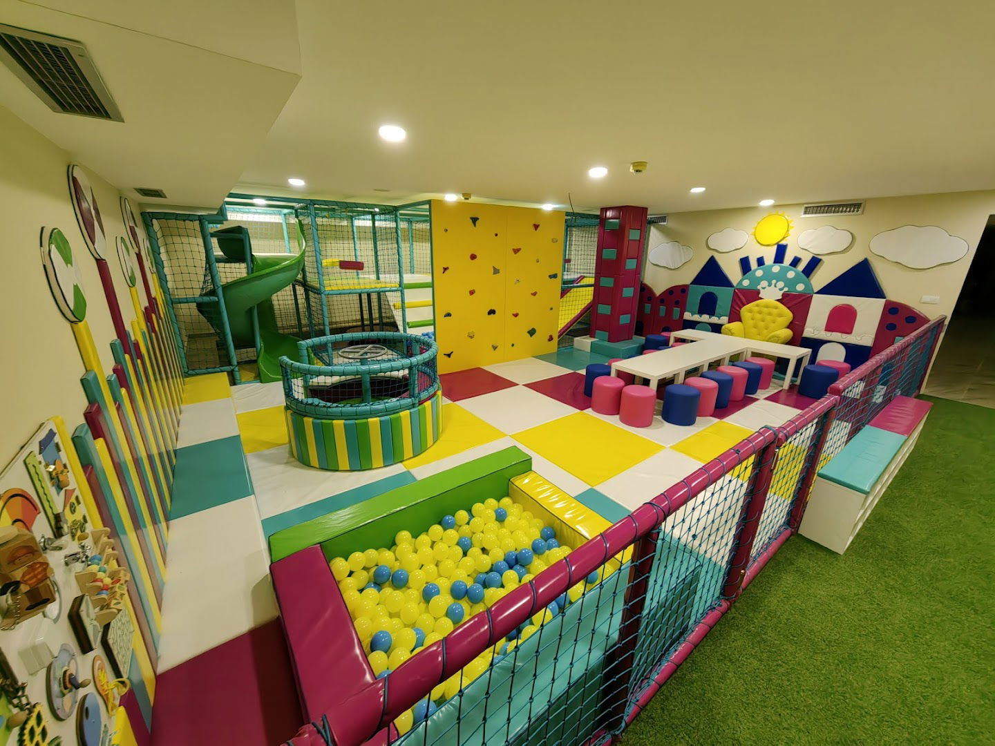 Oprema za igraonice Space Studio