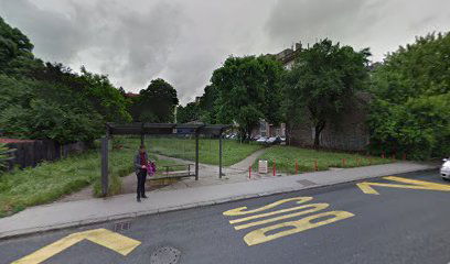 Pariske Komune Bus Stop