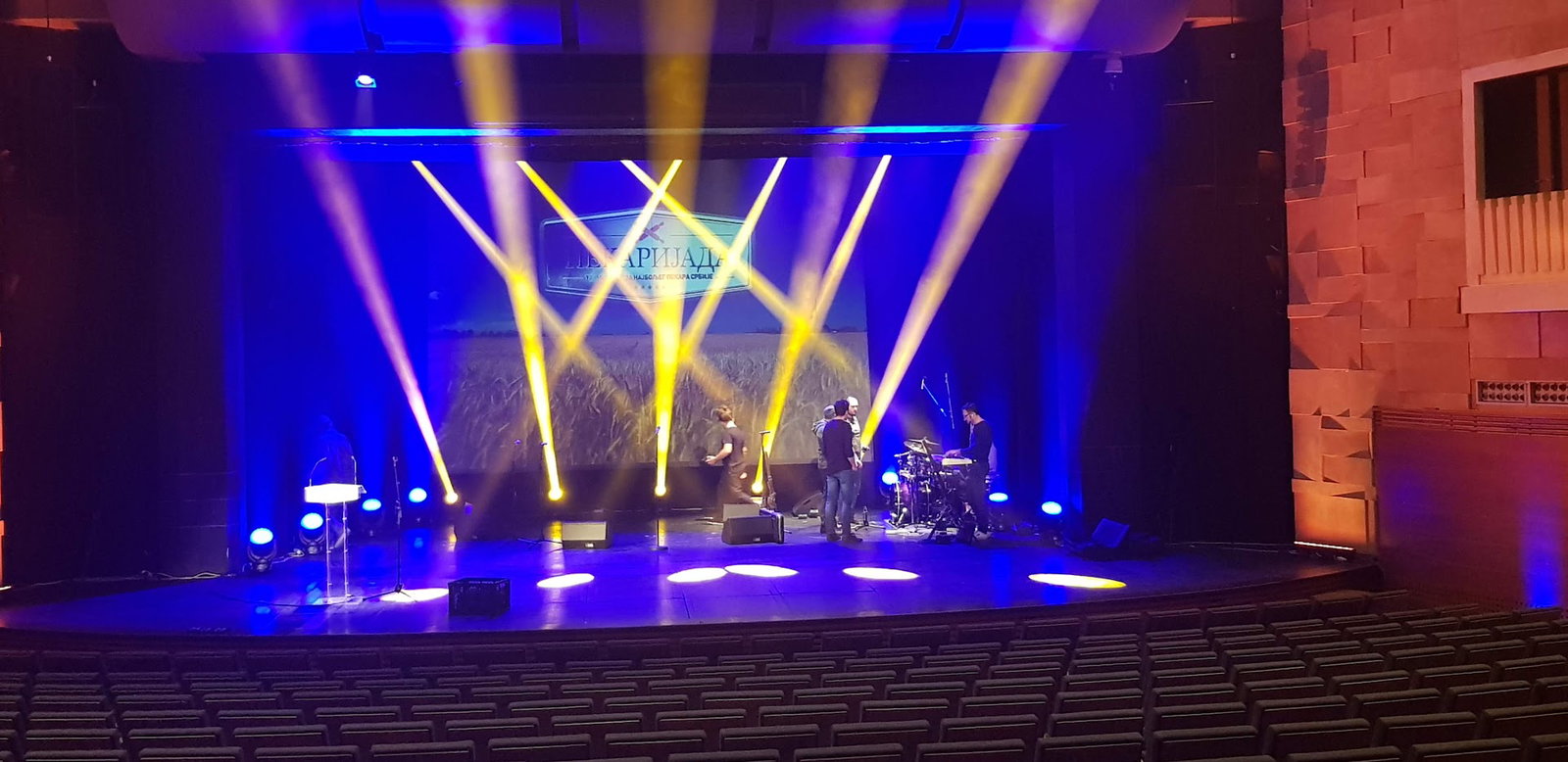 FULL SCREEN " iznajmljivanje audio i video opreme