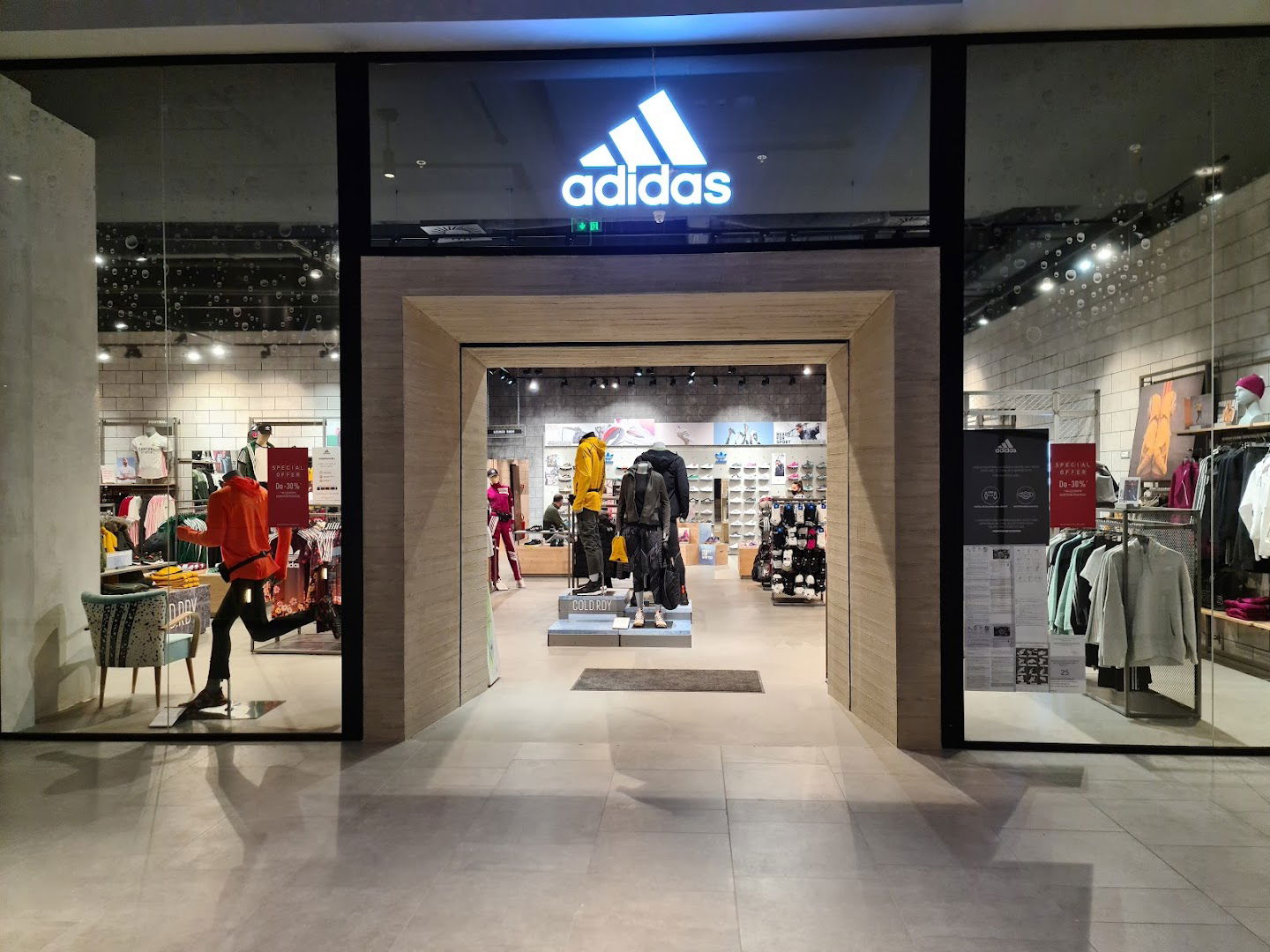 adidas Store Beograd, Usce