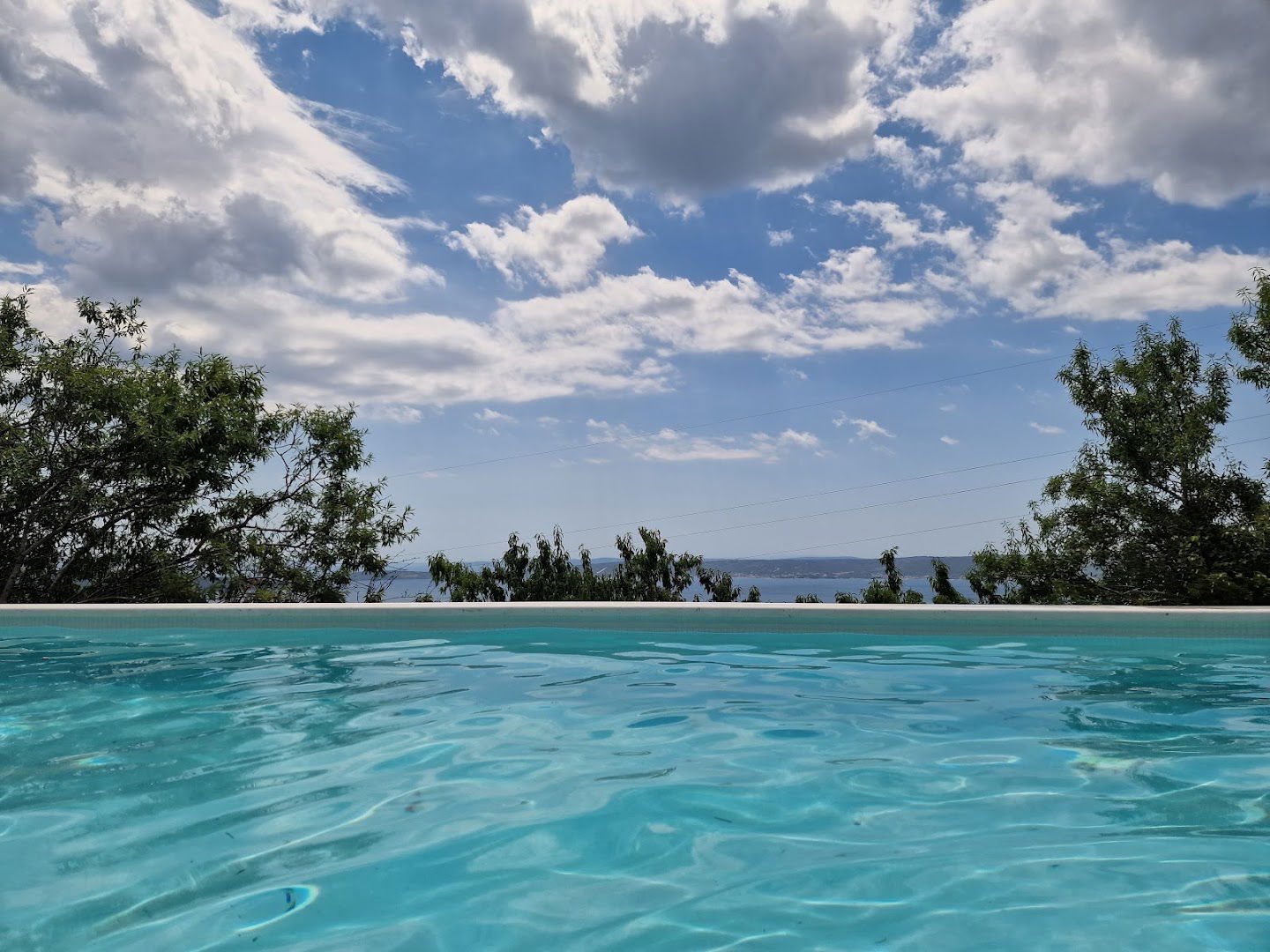 Crystal horizons retreat