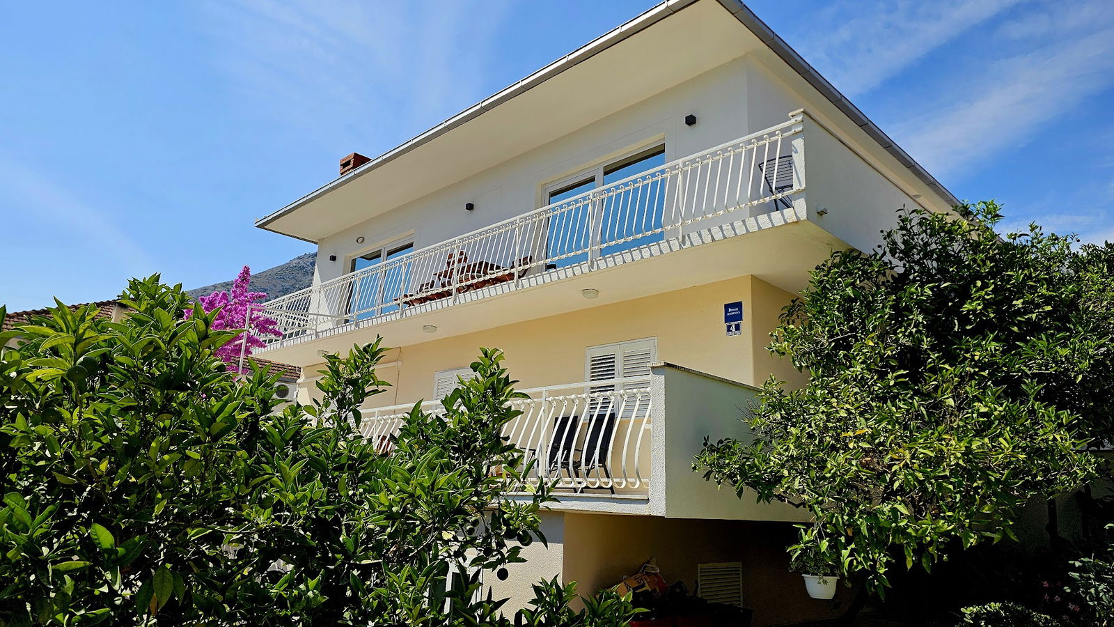 Apartments"MARINA" Parking