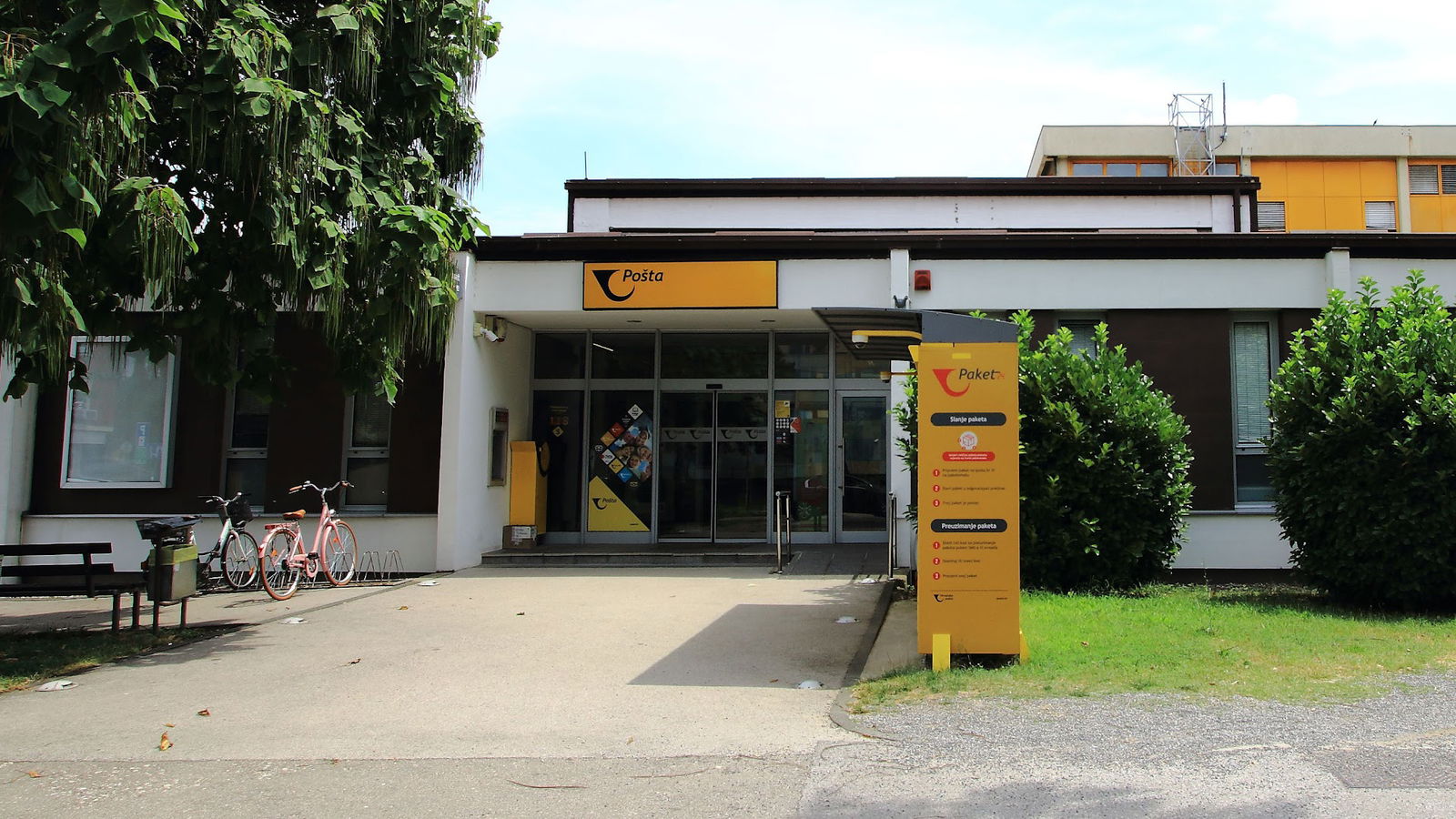 Paket24 (parcel locker)