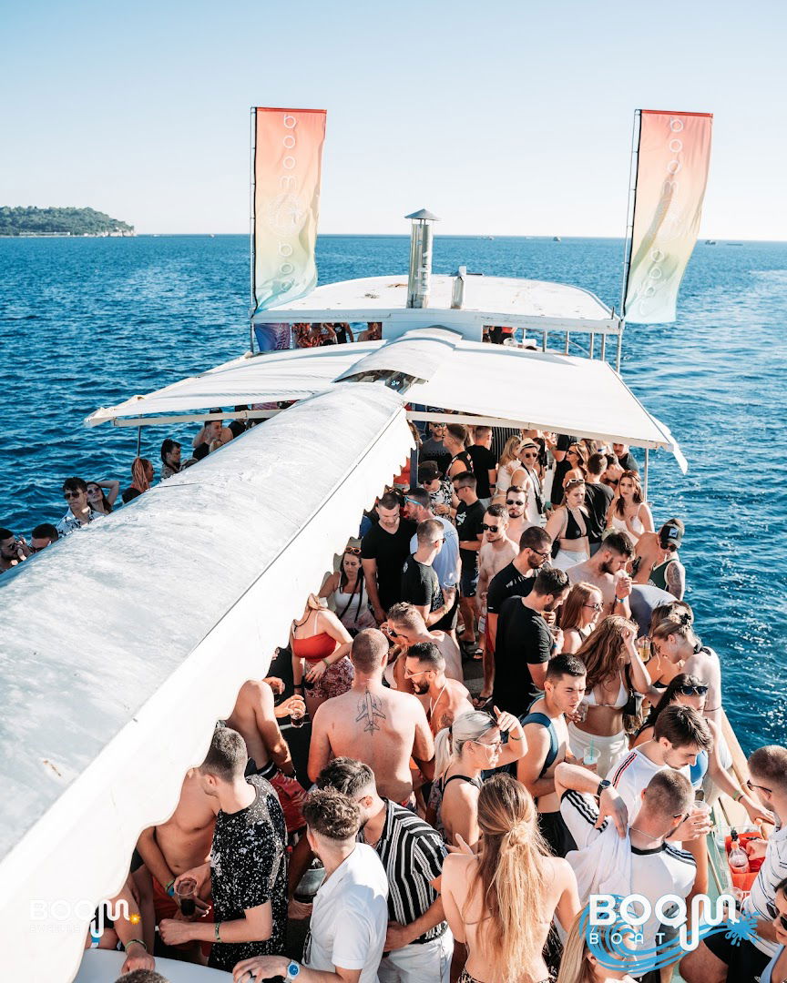 Boom party boat Medulin