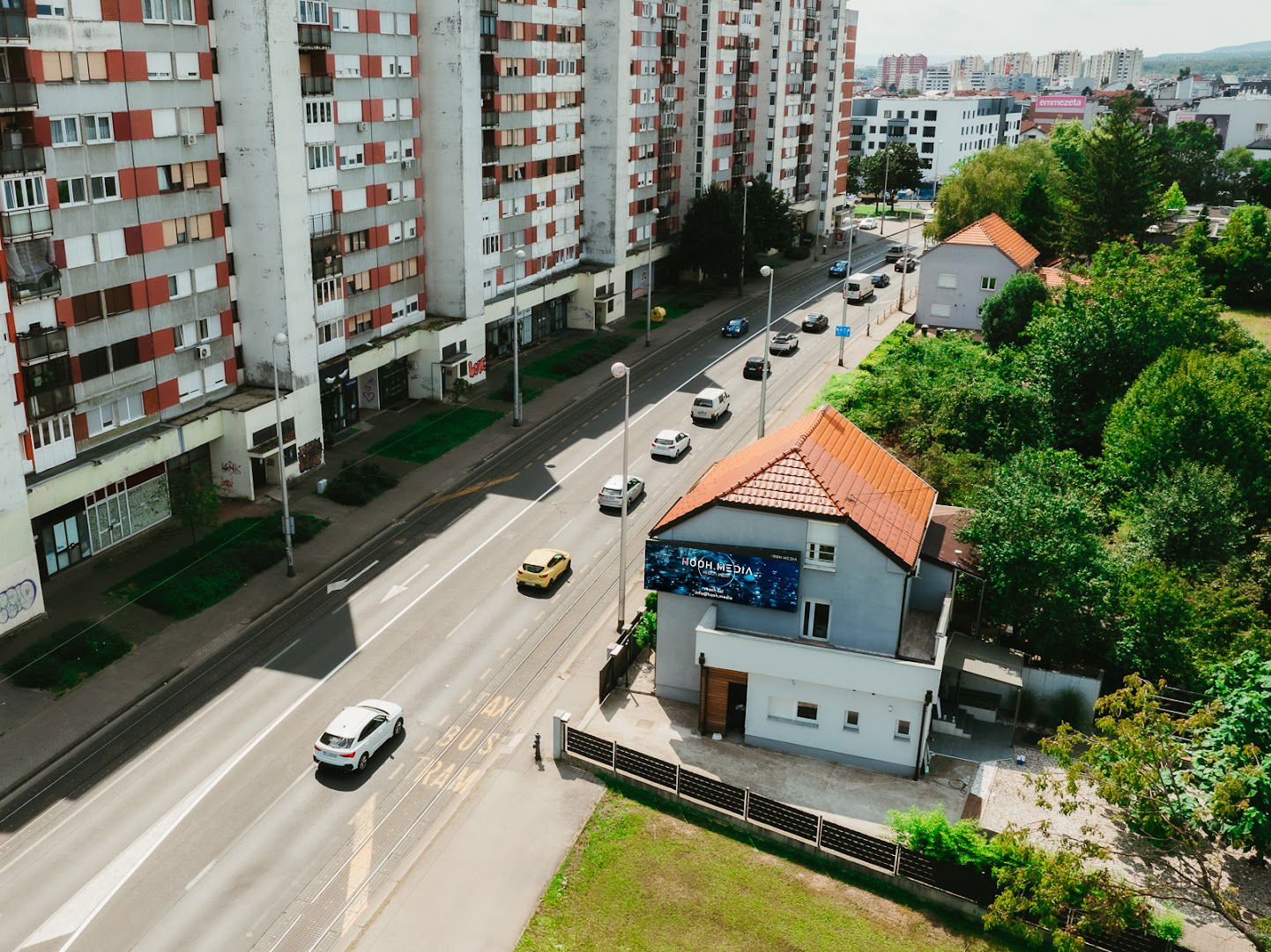 AV D-MURAL HOOH MEDIA