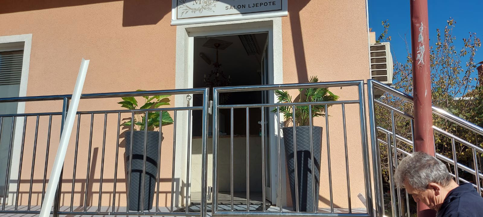 S M Beauty Bloom Salon Ljepote