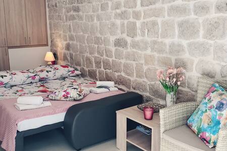 Studio Apartment Legcevic