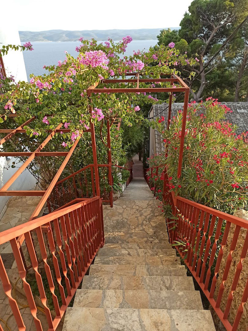 Ivana Black & White Apartments