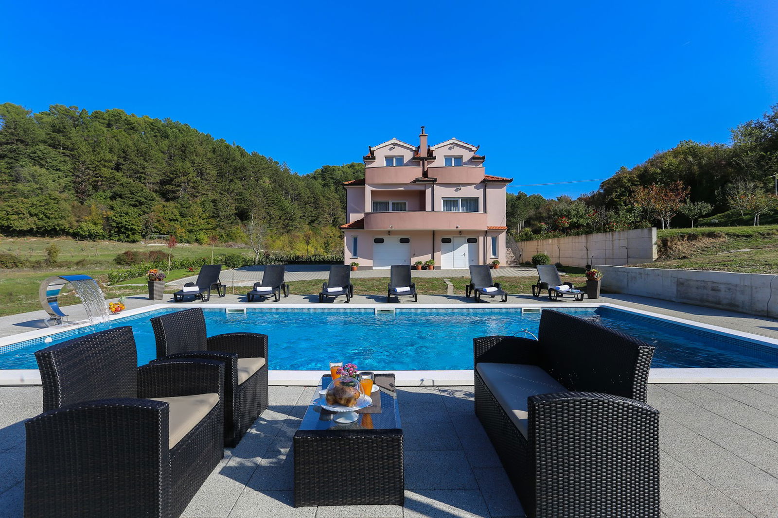 Green Paradise Holiday House