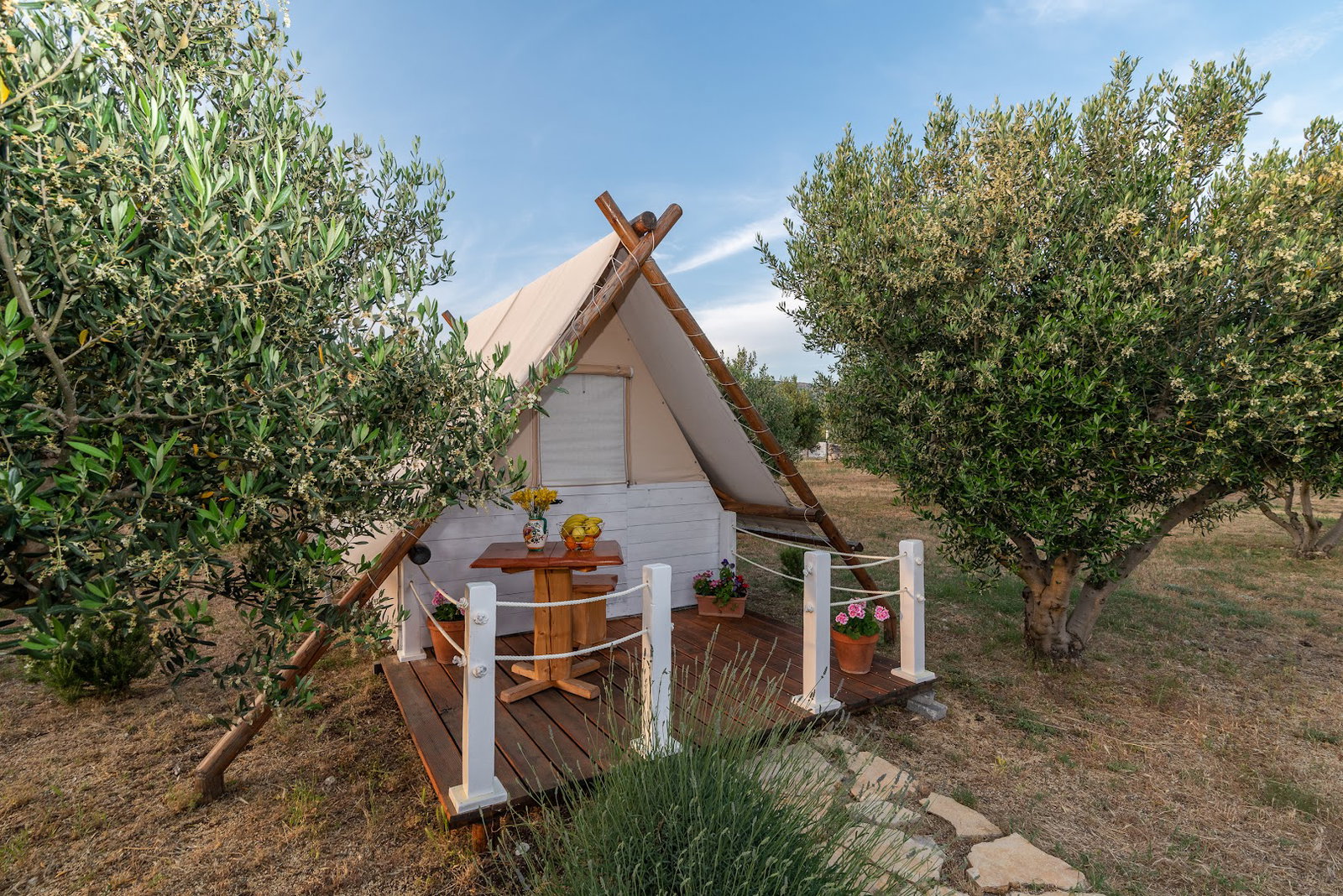 Robinzonski glamping kamp "Marta"